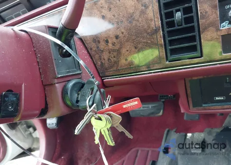 1993 Buick Regal Limited z USA, uszkodzony, nr VIN 2G4WD14L8P1418759